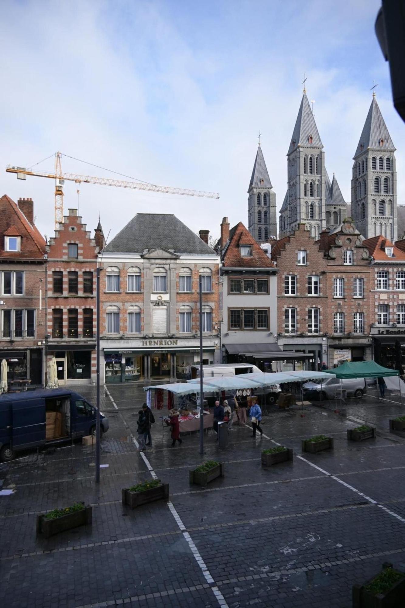 Agora Tournai Wellness Suites 3 Appartements Touristiques Sur La Grand-Place Luaran gambar