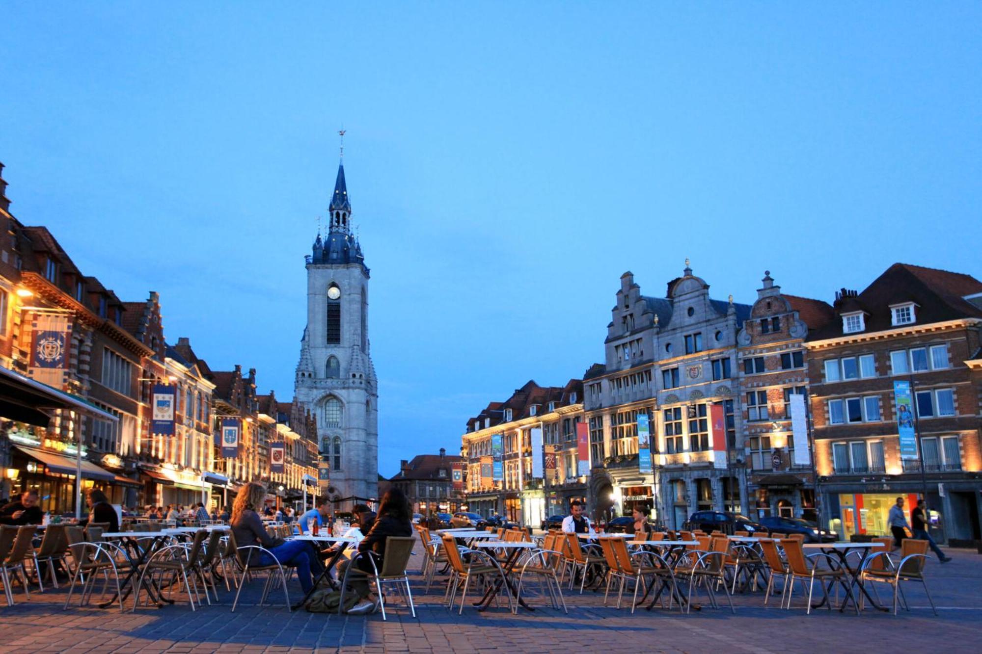 Agora Tournai Wellness Suites 3 Appartements Touristiques Sur La Grand-Place Luaran gambar