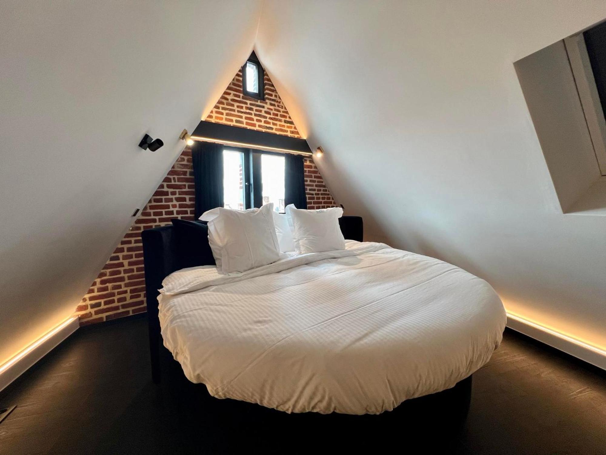 Agora Tournai Wellness Suites 3 Appartements Touristiques Sur La Grand-Place Luaran gambar